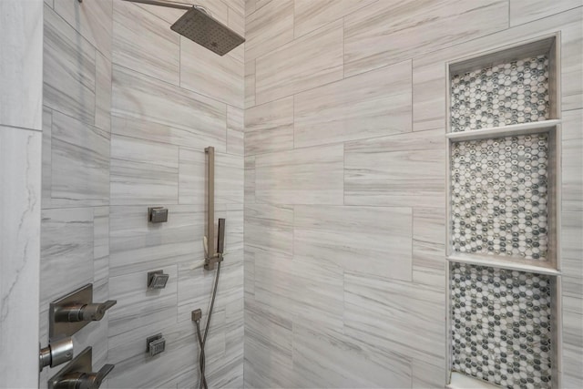 bathroom featuring tiled shower