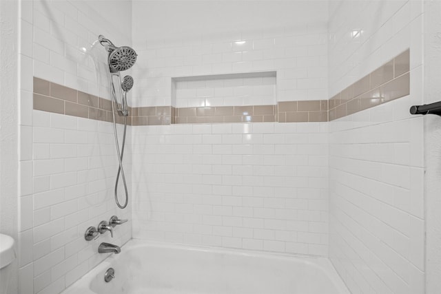 bathroom featuring tiled shower / bath