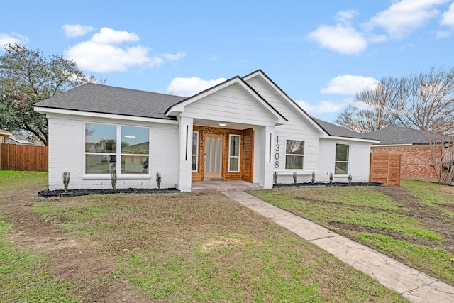 view of front of home featuring a front lawn