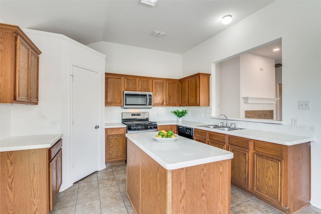 kitchen featuring light tile patterned floors, sink, appliances with stainless steel finishes, and a center island