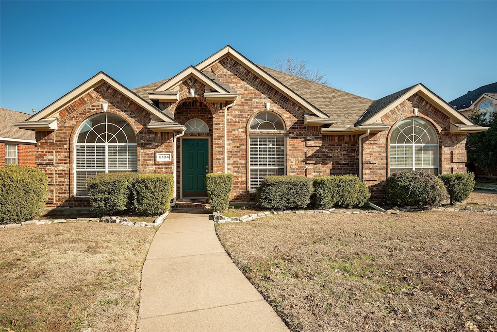 view of front of house with a front yard