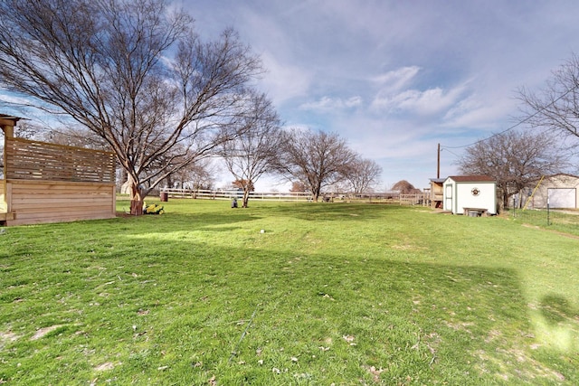 view of yard featuring a storage unit