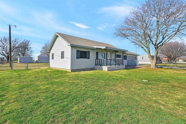 view of front of house featuring a front yard