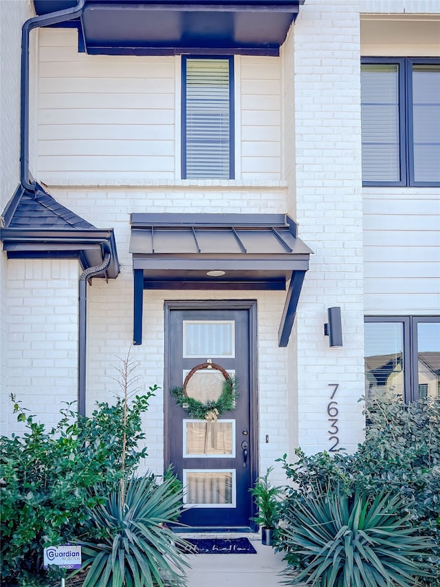 view of property entrance