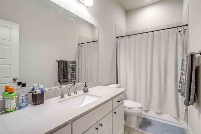 full bathroom featuring toilet, shower / tub combo with curtain, and vanity