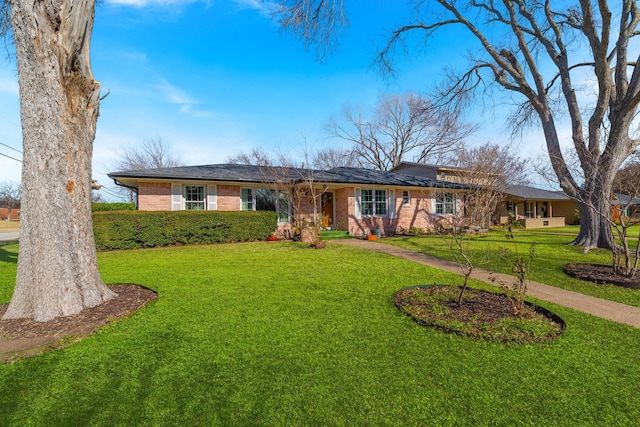 single story home with a front yard