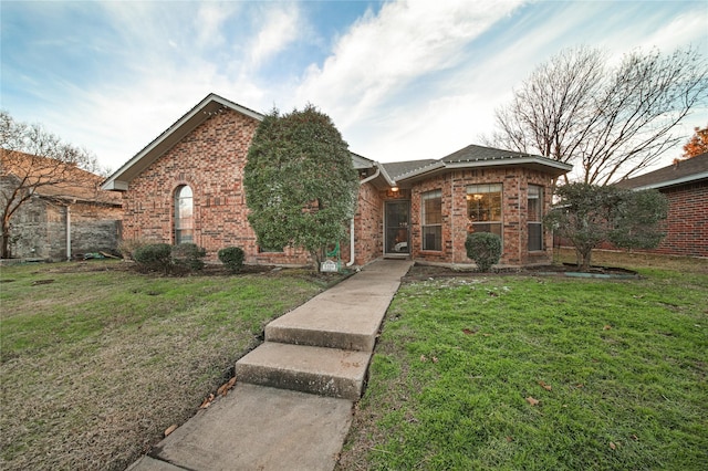 front of property with a front lawn