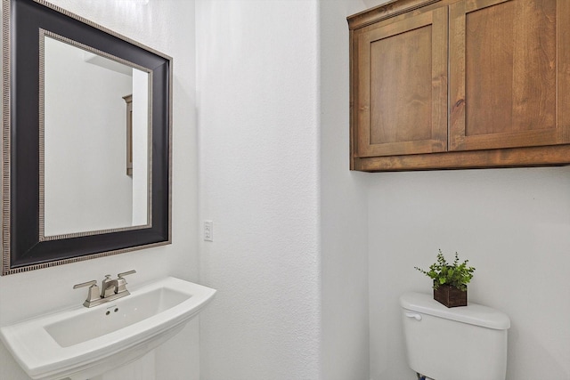 bathroom featuring sink and toilet