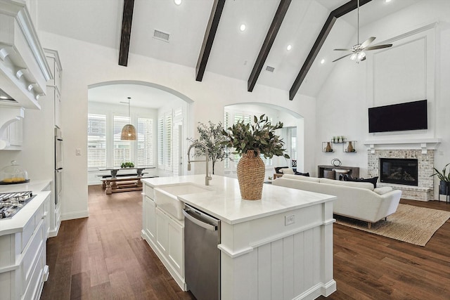 kitchen featuring pendant lighting, sink, appliances with stainless steel finishes, a kitchen island with sink, and white cabinetry