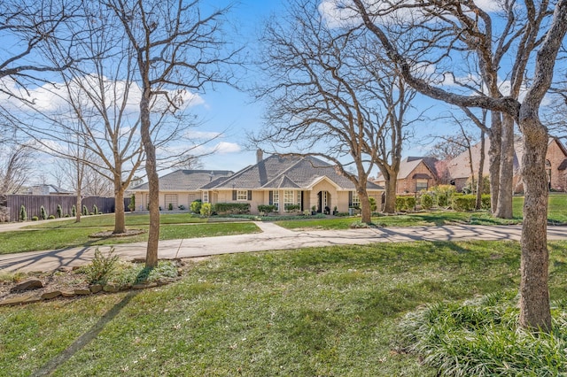 single story home featuring a front lawn