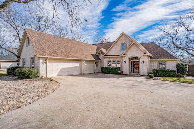 view of front of property featuring a front yard and a garage