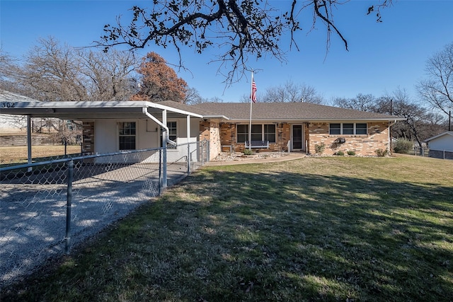 view of front of property featuring a front lawn and a carport