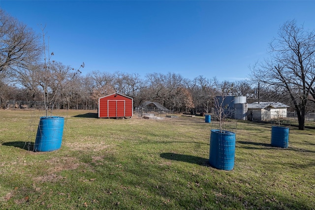 view of yard with a storage shed