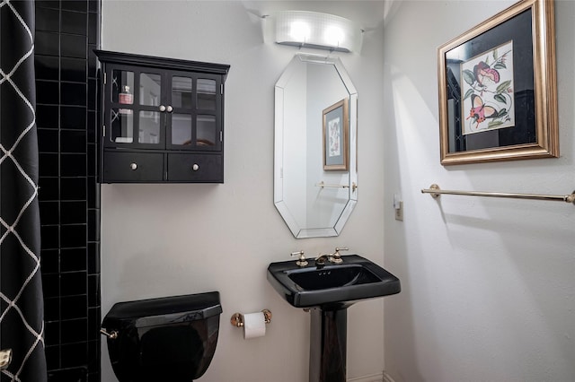 bathroom featuring sink and walk in shower