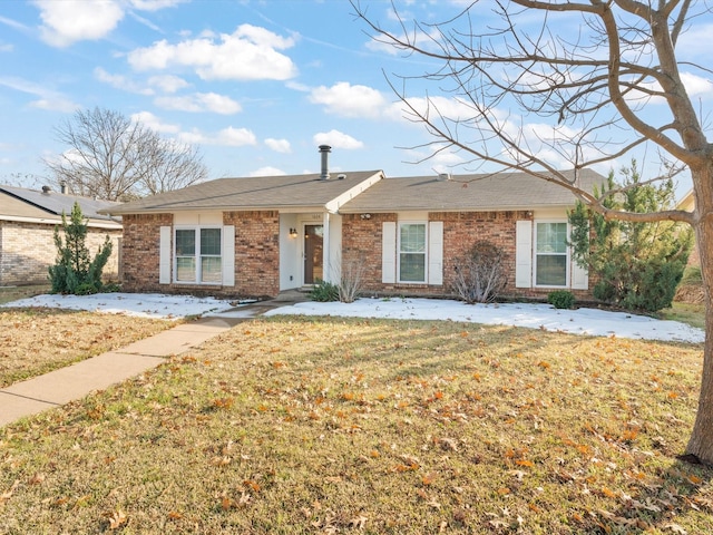 single story home featuring a front lawn