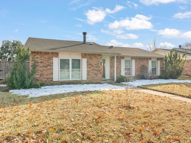 single story home featuring a front yard