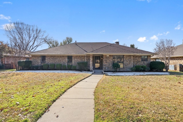 single story home featuring a front lawn