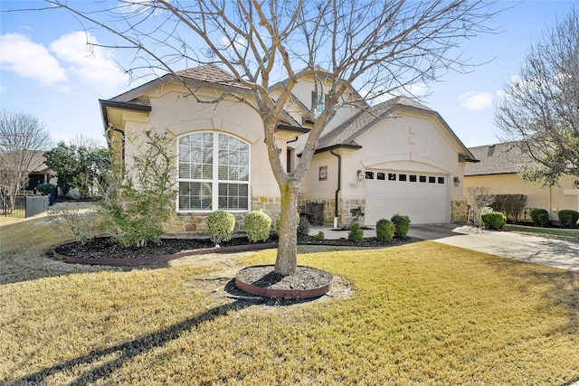 view of front of house with a front lawn and a garage