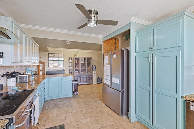 kitchen featuring appliances with stainless steel finishes, backsplash, ornamental molding, kitchen peninsula, and ceiling fan