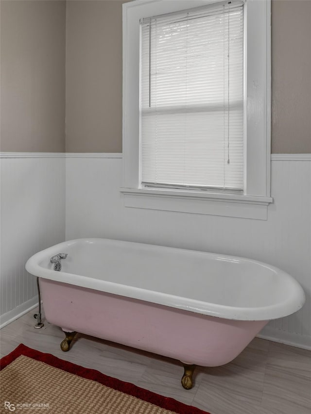 bathroom with a bathtub