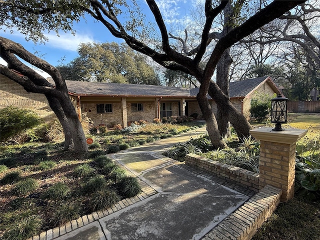 view of front of property