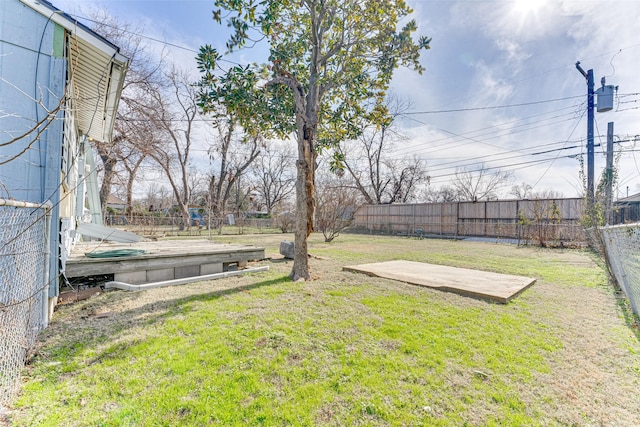 view of yard featuring a patio area