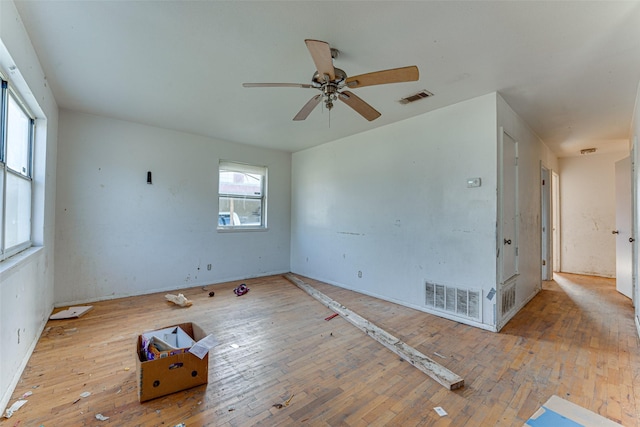 unfurnished room featuring light wood-type flooring and ceiling fan