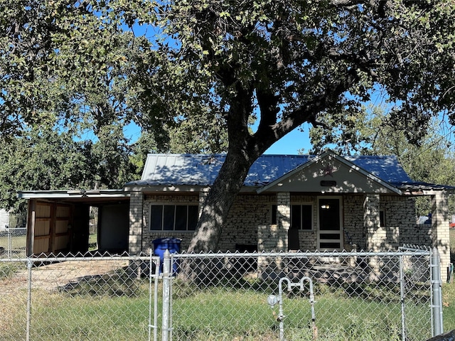 view of front facade featuring a front yard and a carport