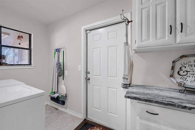 washroom featuring cabinets and washing machine and clothes dryer