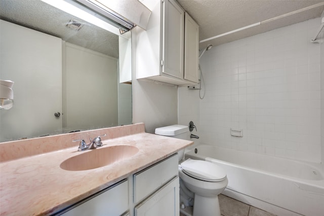 full bathroom featuring a textured ceiling, tiled shower / bath, toilet, tile patterned floors, and vanity