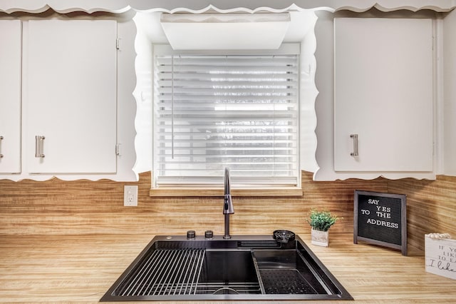 details with sink and decorative backsplash