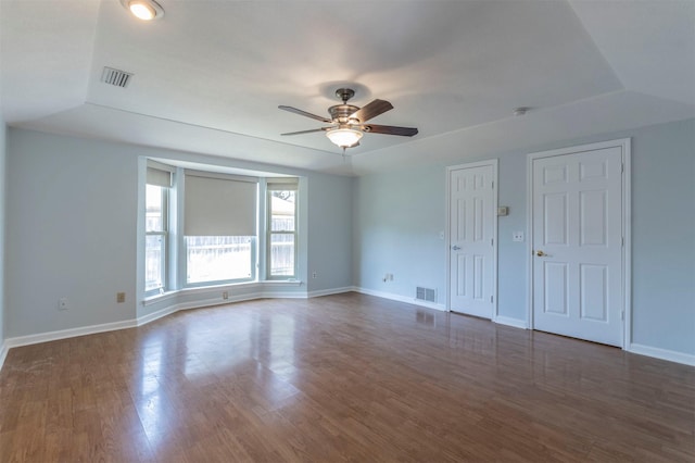 unfurnished room featuring vaulted ceiling, dark wood-type flooring, and ceiling fan