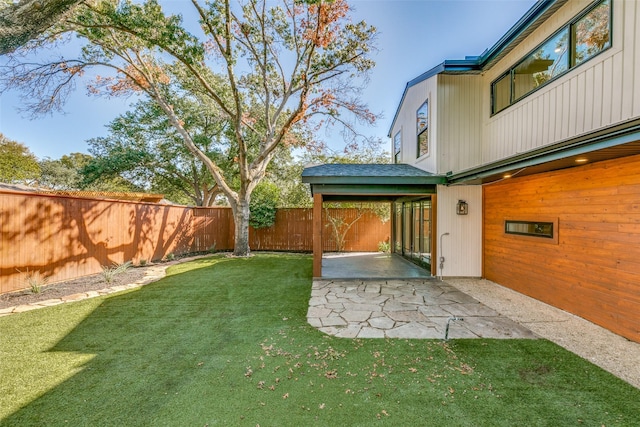 view of yard featuring a patio area