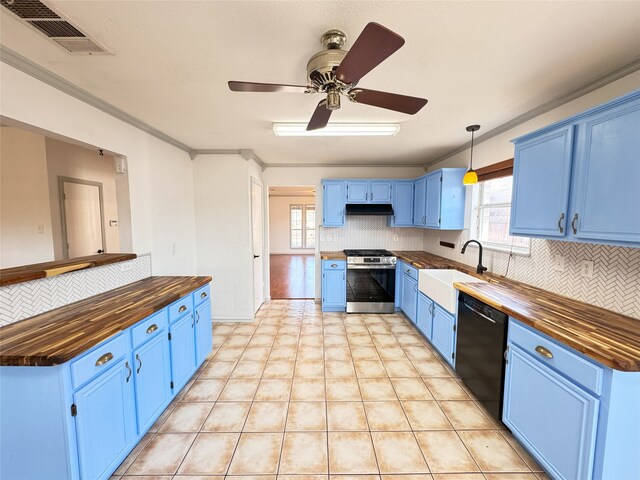 kitchen featuring kitchen peninsula, wooden counters, stainless steel range, backsplash, and blue cabinetry