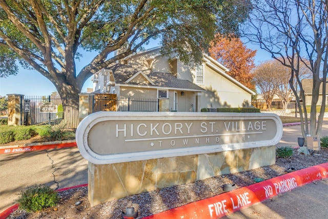 view of community / neighborhood sign