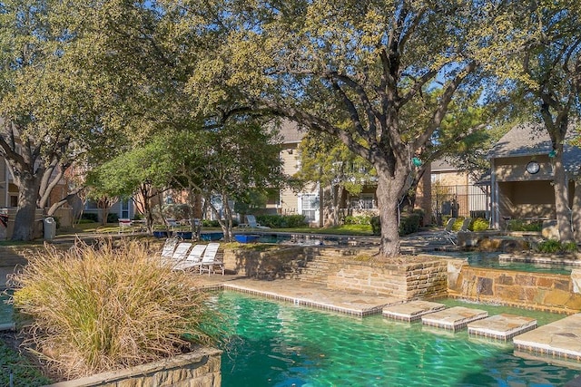 view of swimming pool