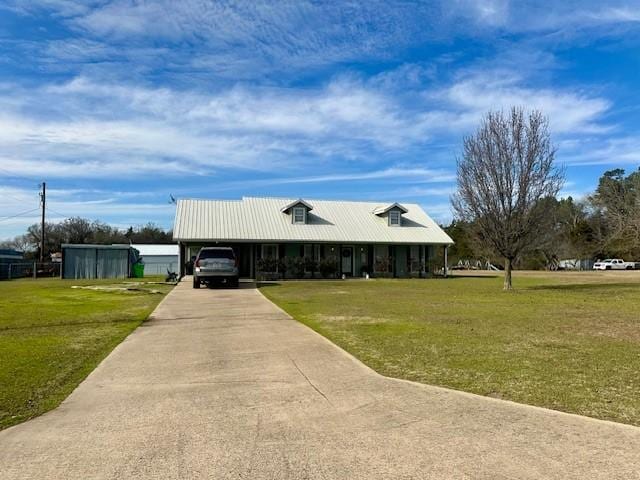 view of front of home with a carport and a front yard