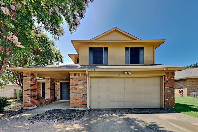 view of front property featuring a garage