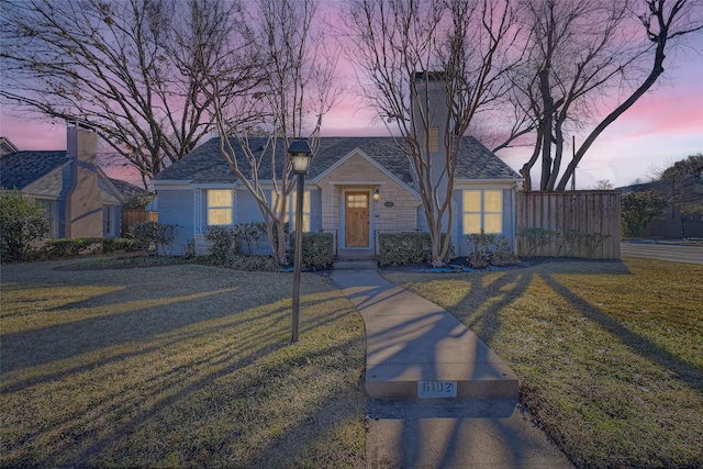 view of front of house featuring a lawn