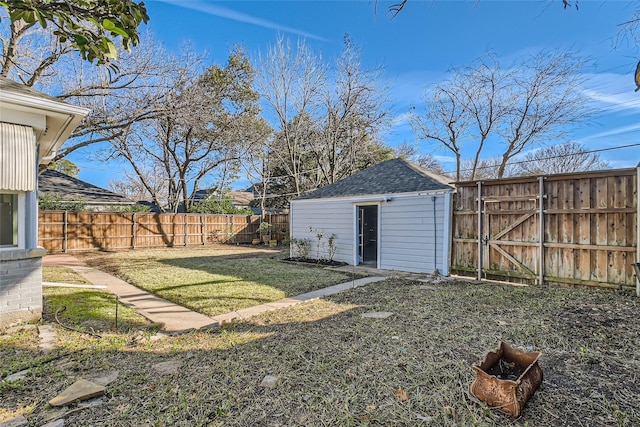 view of yard with a shed