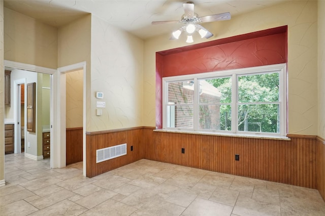 empty room with ceiling fan