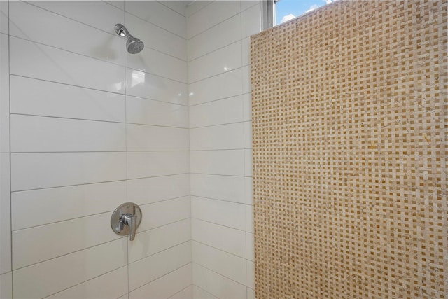 interior details with a tile shower