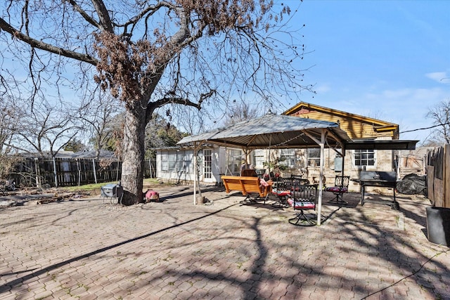 view of yard featuring a patio area