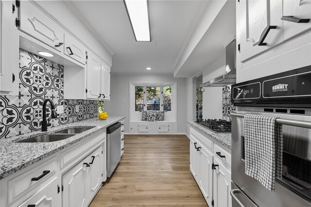 dining room featuring light wood-type flooring and crown molding