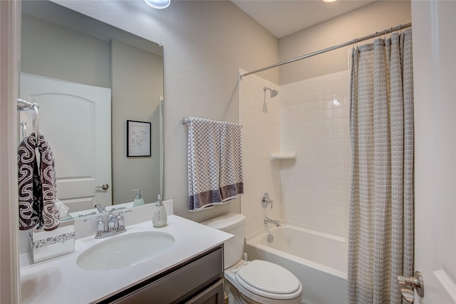 full bath with shower / bath combo with shower curtain, vanity, and toilet