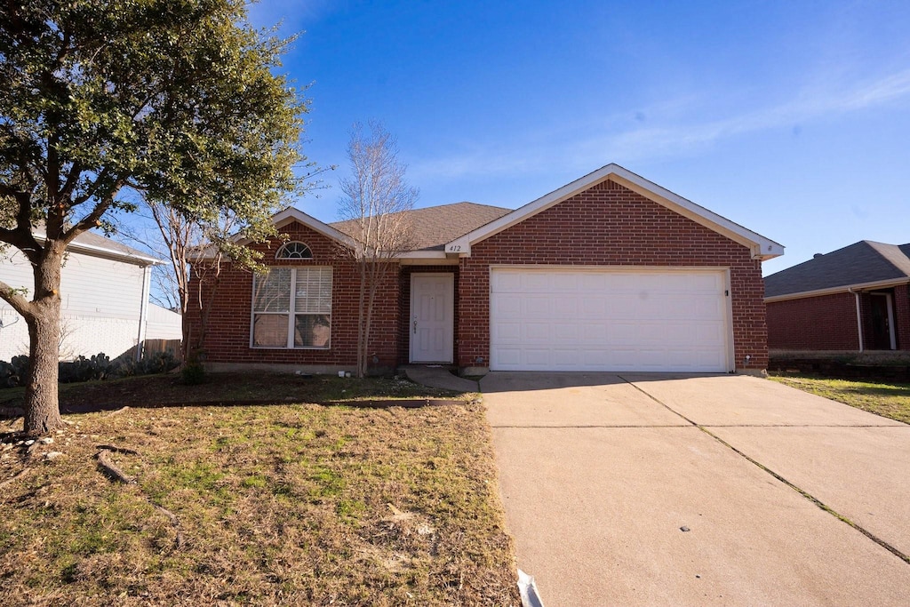 ranch-style house featuring a front lawn and a garage