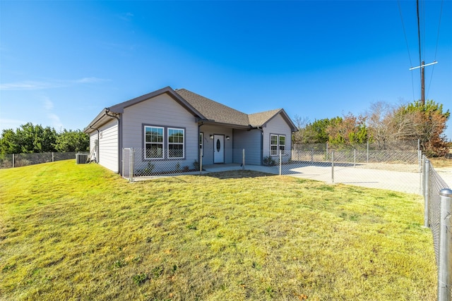 view of front of property featuring a front yard and a patio