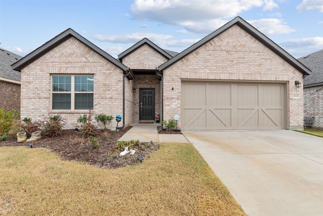 view of front of home featuring a front lawn and a garage