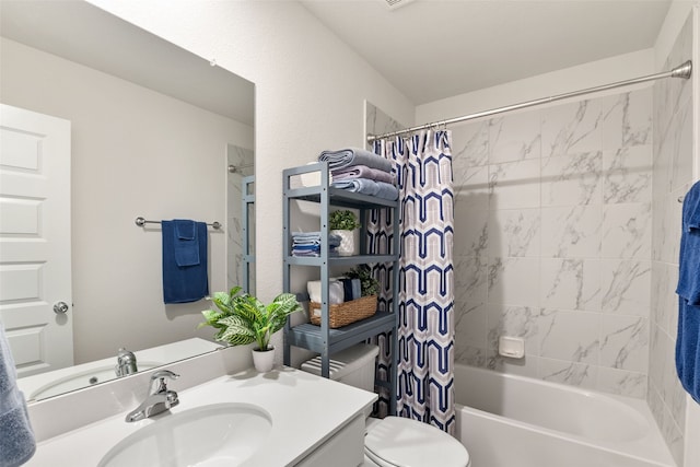 full bath with shower / tub combo with curtain, vanity, and toilet