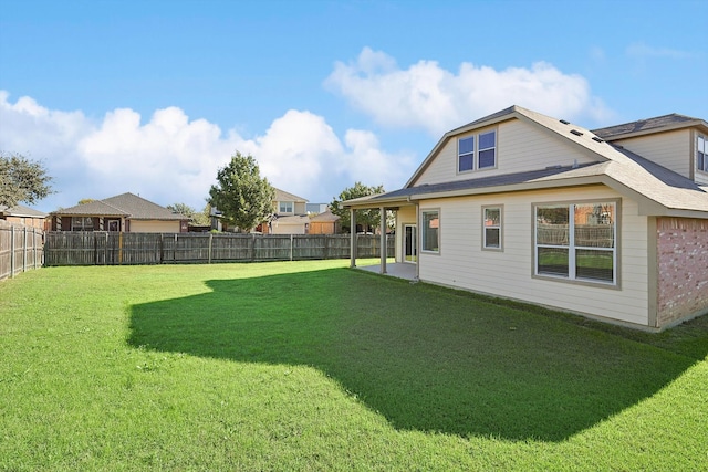 view of yard featuring a patio area